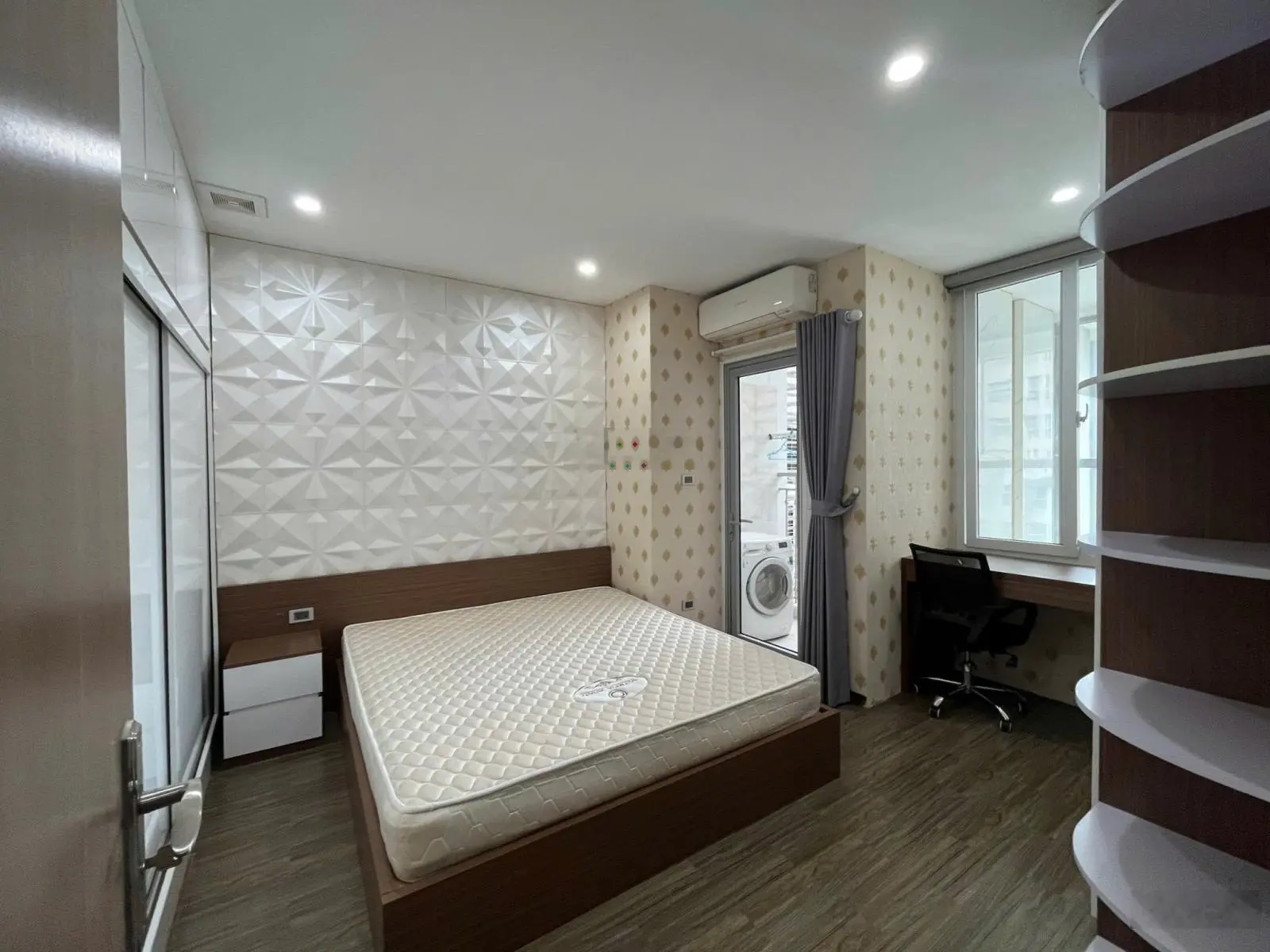 [Mới] Chính chủ gửi bán gấp căn Duplex thông tầng 3 Ngủ 100m Full đồ tại Vinhomes Gardenia Hàm Nghi