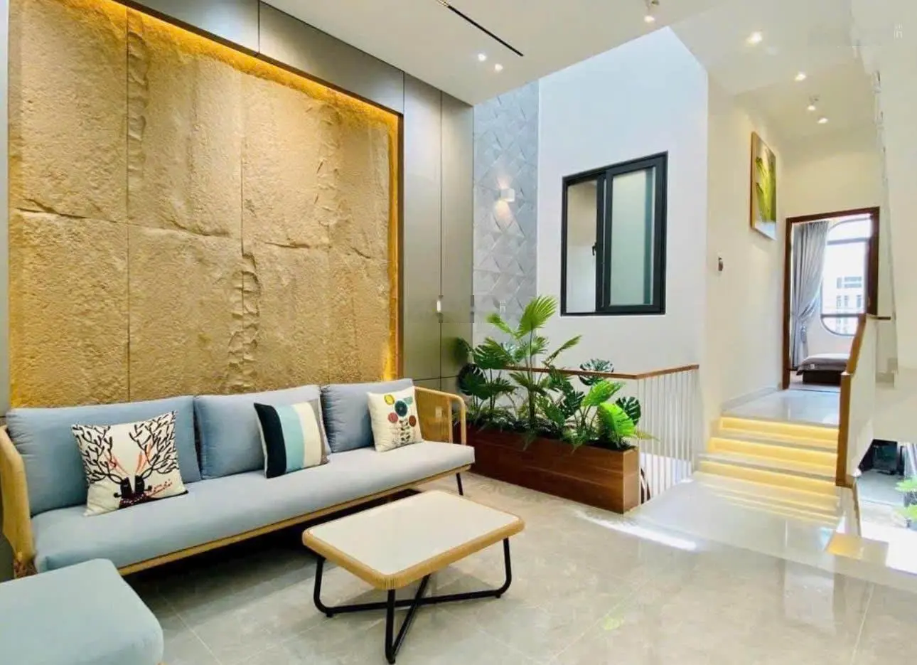 Cần bán gấp nhà MTĐ Đặng Dung, Quận 1. Giá 4,25 TỶ/ DT: 63m2 - Sổ hồng chính chủ, có ban công lớn.