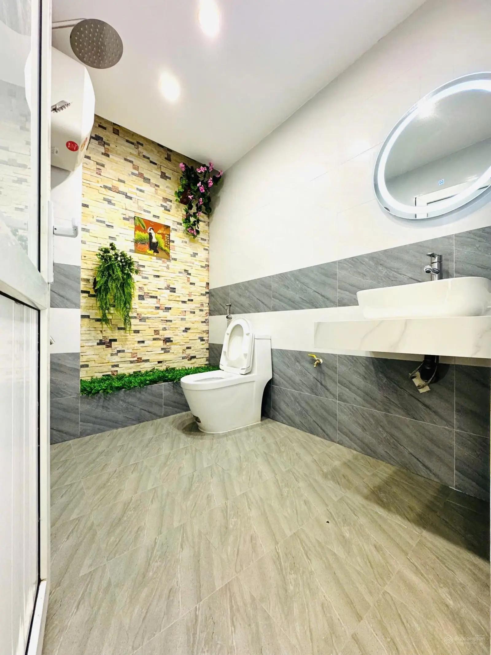 Cần bán nhà 266 Nguyễn Văn Cừ vào khoảng 30m đường thông kinh doanh oto tránh xe nhỏ nhà 5 tầng