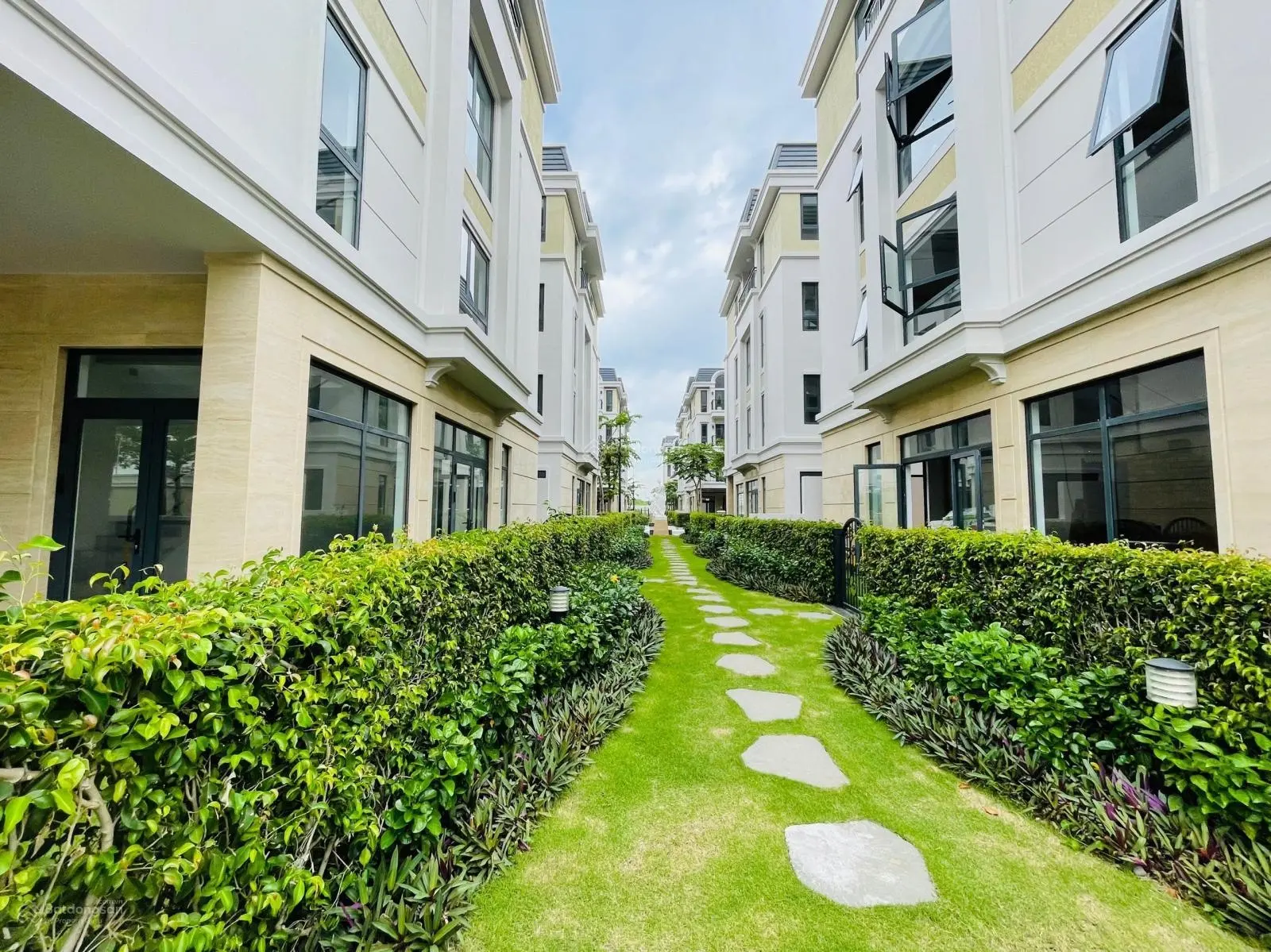 Bán nhà 3 mặt sân vườn Khang Điền - The Classia - sổ hồng - hỗ trợ vay ngân hàng