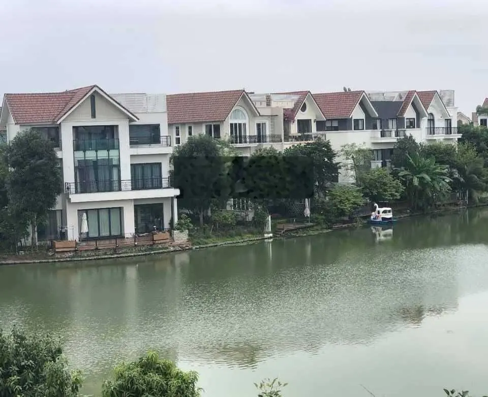 Bán Đ lập góc Hoa Sữa. Vinhomes Riverside. 416m2, hai măt tiền thoáng. Giáp đường chính, 106 tỷ