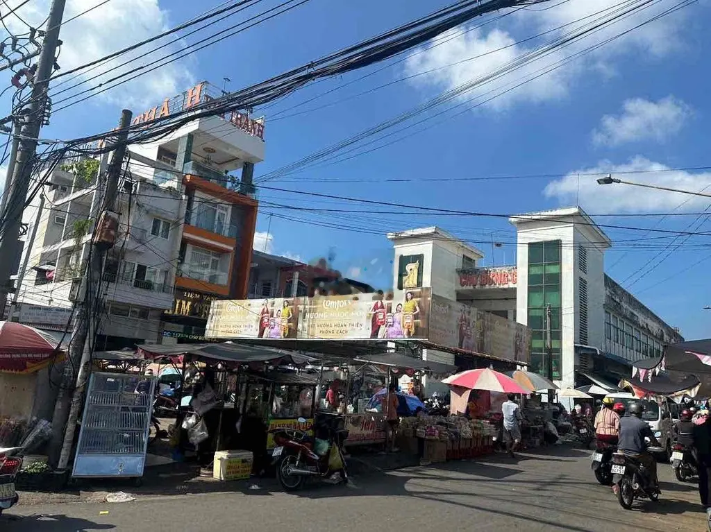 Ngộp ra gấp nền đất gần chợ bưng cầu QL13