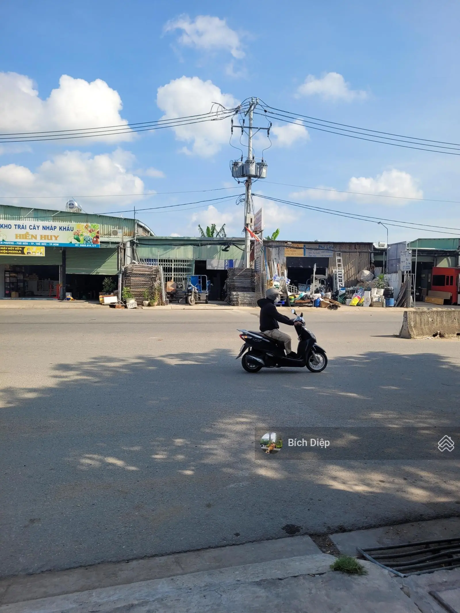 Giảm mạnh 3.5 tỷ! Mặt tiền Liên Phường - Đẹp ở Q9 - Đang cho thuê văn phòng - Cạnh Global city