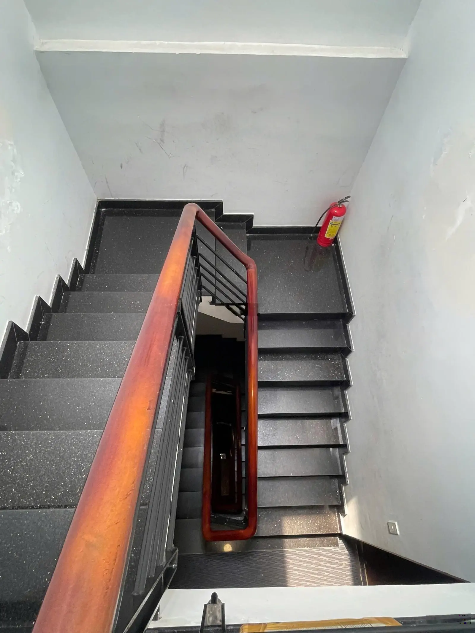 Siêu phẩm dòng tiền, tại Trung Sơn, 120m2 (6x20), 7 tầng, DT 250tr/tháng, vị trí đẹp nhất KDC
