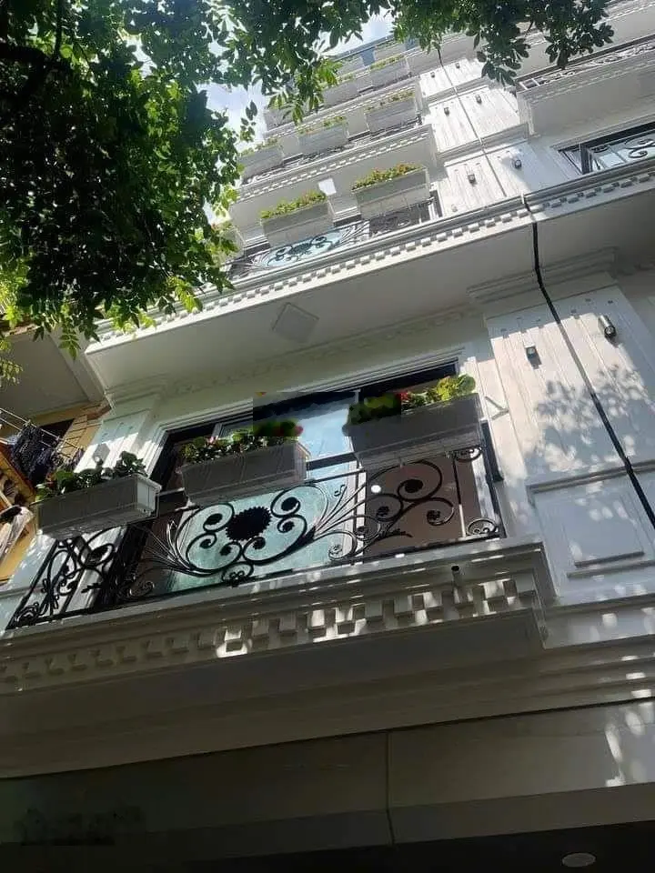 Bán nhà đường Láng - 39m2x 5T x 6,8 tỷ - cách phố chỉ 50m - ngõ 3m - đủ công năng - chỉ về ở