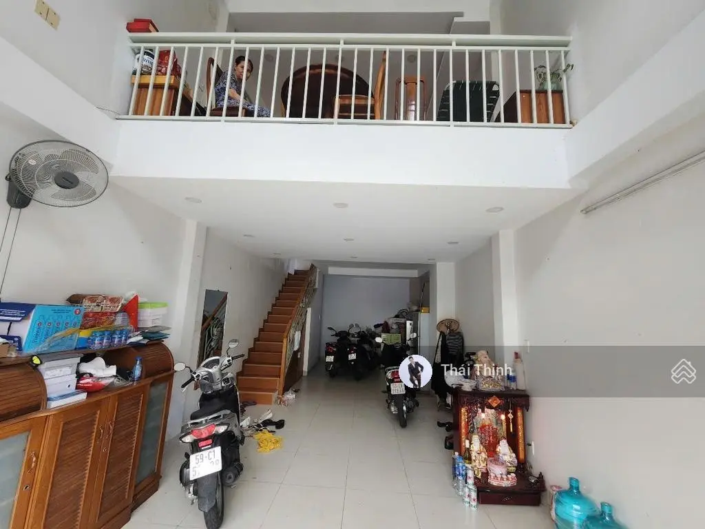 Mặt tiền đường nhựa quận 4 nhà 5 tầng 4pn chỉ 10 .x tỷ chuản pháp lý hoàn công không quy hoạch