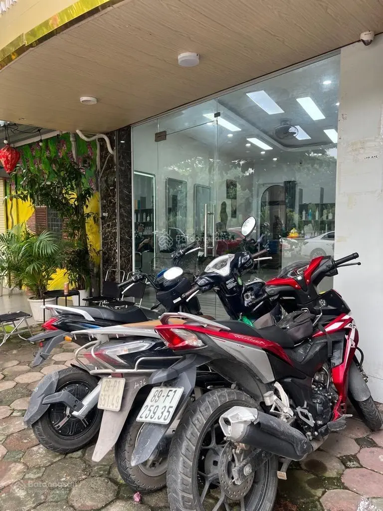 Nhà mặt phố Nguyễn Khang, mặt trước phố, mặt sau ôtô qua. Kinh doanh 24/7.