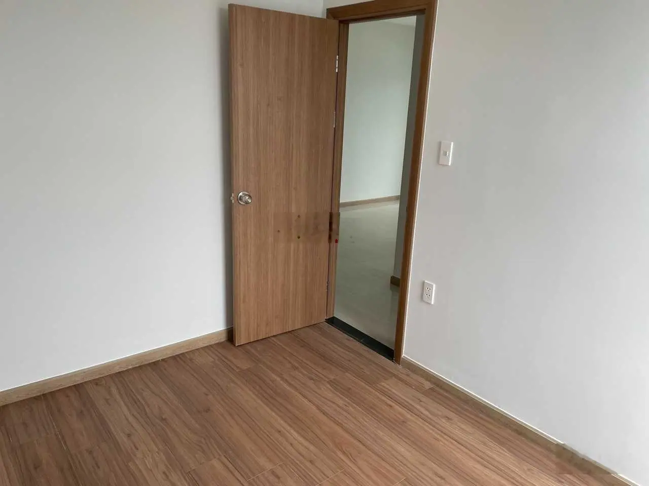 CHỦ CẦN TIỀN CHO CON ĐI DU HỌC bán gấp căn hộ Bcons Green View 2PN - 2WC 1tỷ650 bao thuế phí.