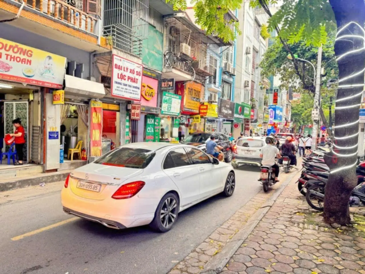 Bán nhà tại phố Doãn Kế Thiện, 2 mặt tiền, vỉa hè, kinh doanh 15,99 tỷ