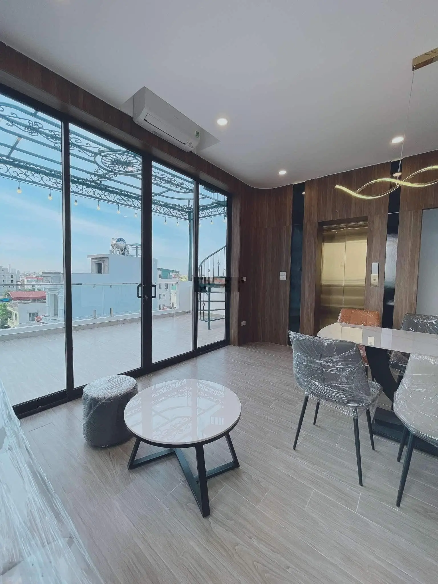 Hoa hậu phúc lợi bề thế - 7 tầng , thang máy , lô góc , full nội thất cao cấp , 3 ô tô tránh