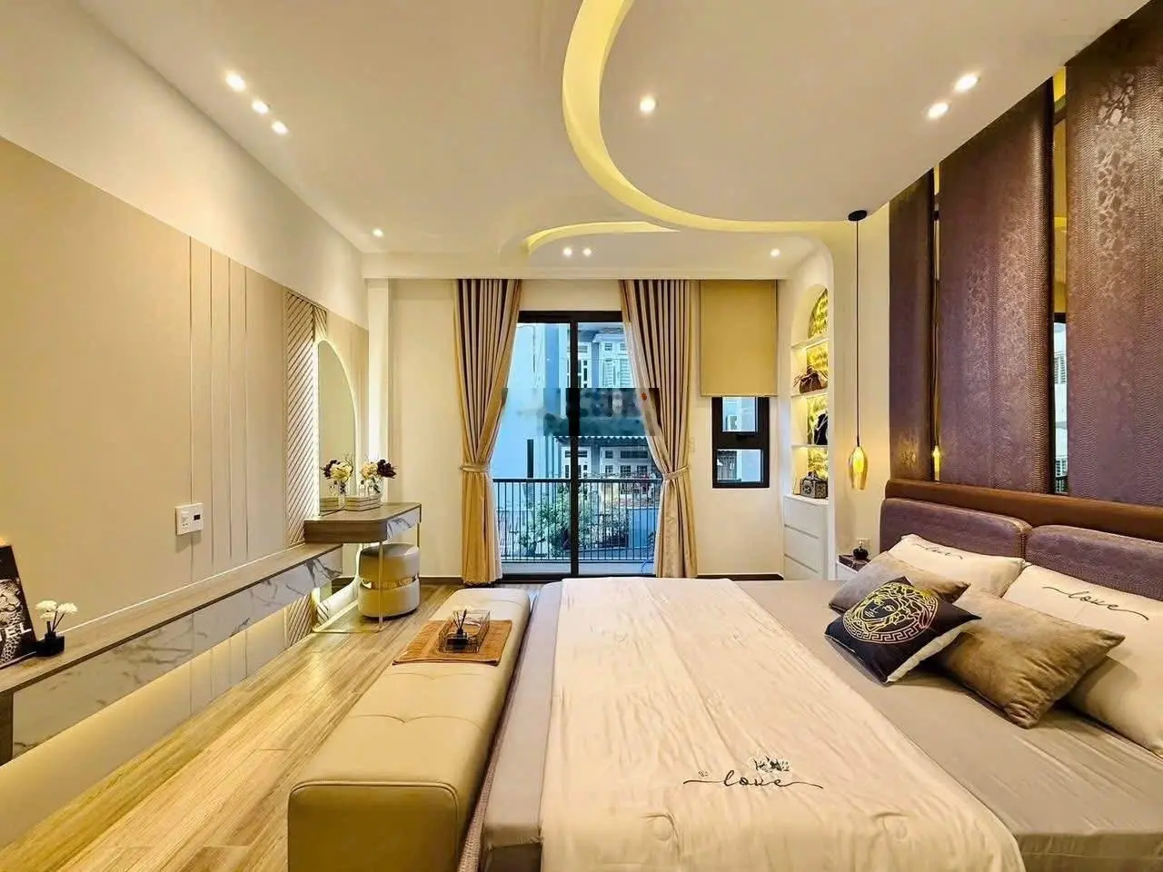 Căn siêu phẩm có thang máy - xe hơi ngủ trong nhà