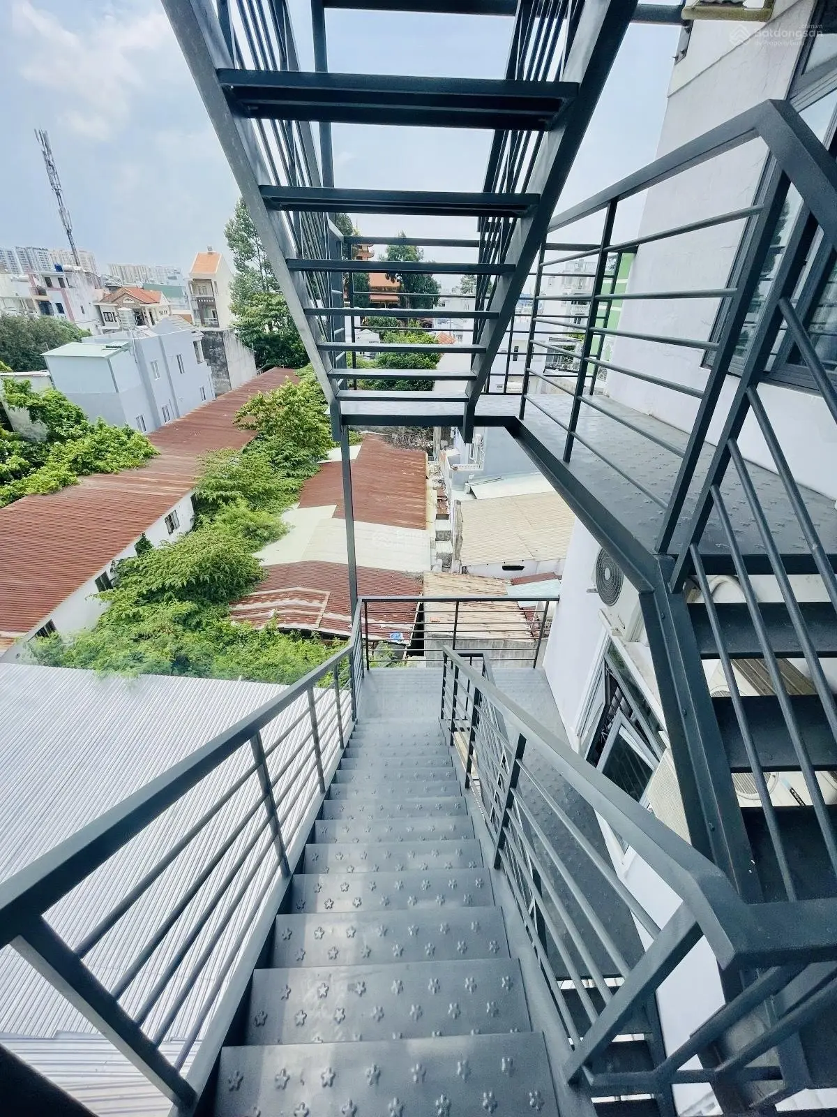1,4 tỷ/ năm, CHDV 31 phòng ngày chợ 39 Bình Trưng Tây Q2, chuẩn pccc, đường ô tô 7 chỗ ra vô