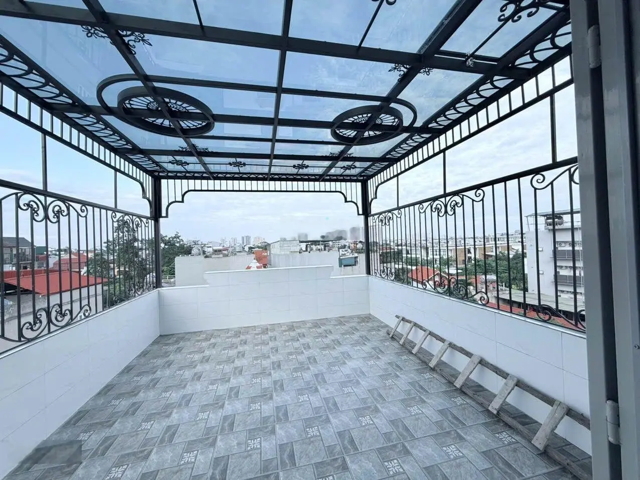Tôi cần bán căn nhà số 28 ngõ 438 Ngọc Thụy 6 tầng mới, lô góc gara ôtô, thang máy, full đồ, 13.9tỷ