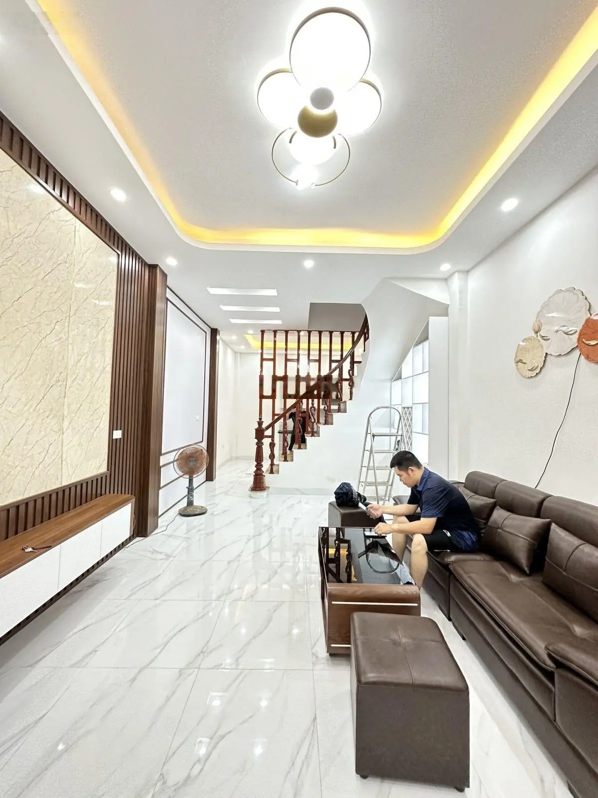 Nhà mới, ngõ thông oto tránh 38m2 - 3.8m mặt tiền - 4 tầng - 5 phòng