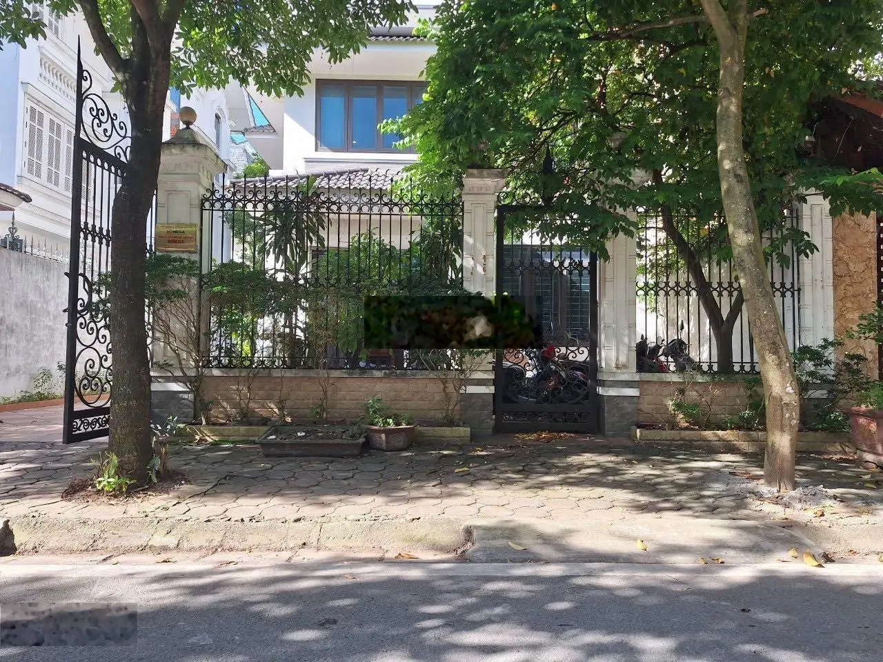 Cần bán biệt thự Linh Đàm diện tích 220m2 mặt tiền 12m