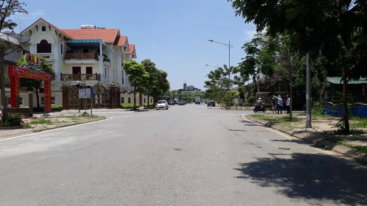 Bán biệt thự Tây Nam, kinh doanh tuyệt vời DT 230m2, ô góc 2 mặt tiền, vị trí đẹp , đường rộng 20m