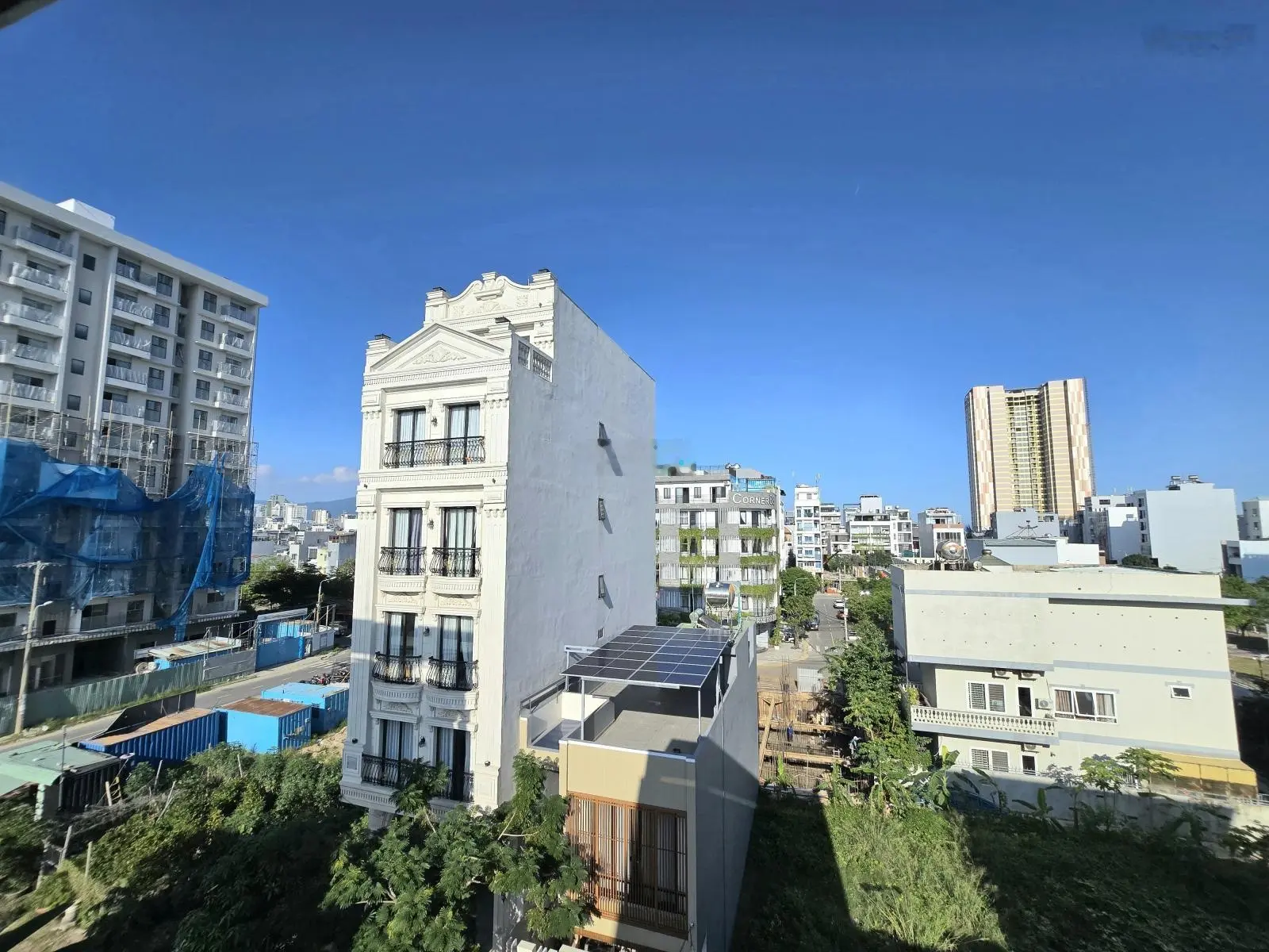 Bán nhà 5 tầng biển Mỹ Khê giá chỉ hơn 12 tỷ, thiết kế rất đẹp dòng tiền thuê đến 40 triệu.