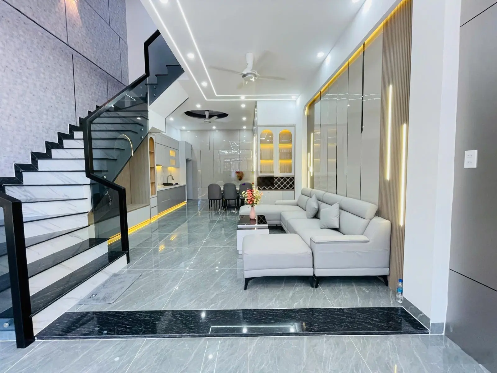 3 tỷ 8 bán nhà 1 trệt 2 lầu gần trường cấp 3 Lý Thái Tổ 300m, P. An Phú, TP. Thuận An
