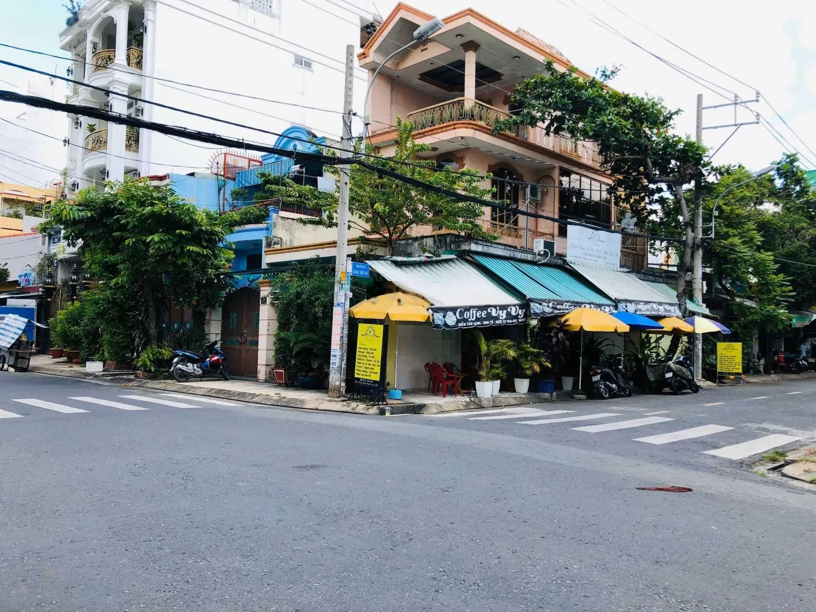 Bán nhà mặt tiền đường Dương Khuê, phường Hiệp Tân (8x20m vuông) cấp 4, tiện xây mới, giá 21.9 tỷ