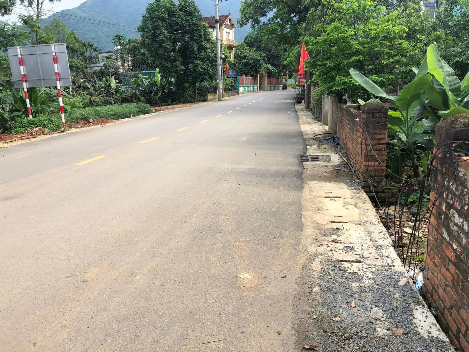 Cần bán 476m2/100m2 thổ cư. Lô góc mặt tiền 13m. Vị trí kinh doanh. Mặt trục chính suối ngọc giá rẻ