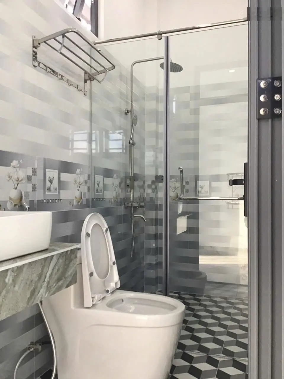 Nhà 3 tầng mới 100% vĩnh hiệp cách đường 23/10 chỉ 30m giá tốt!