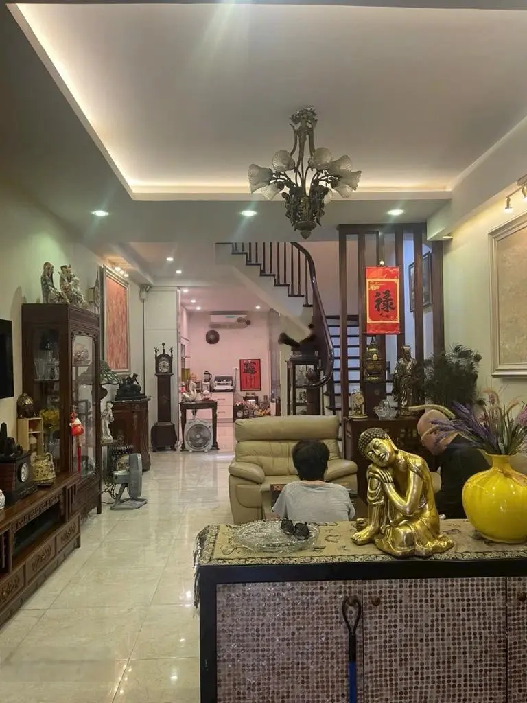 Bán nhà riêng tại phố Lạc Trung, 4 phòng ngủ, giá tốt