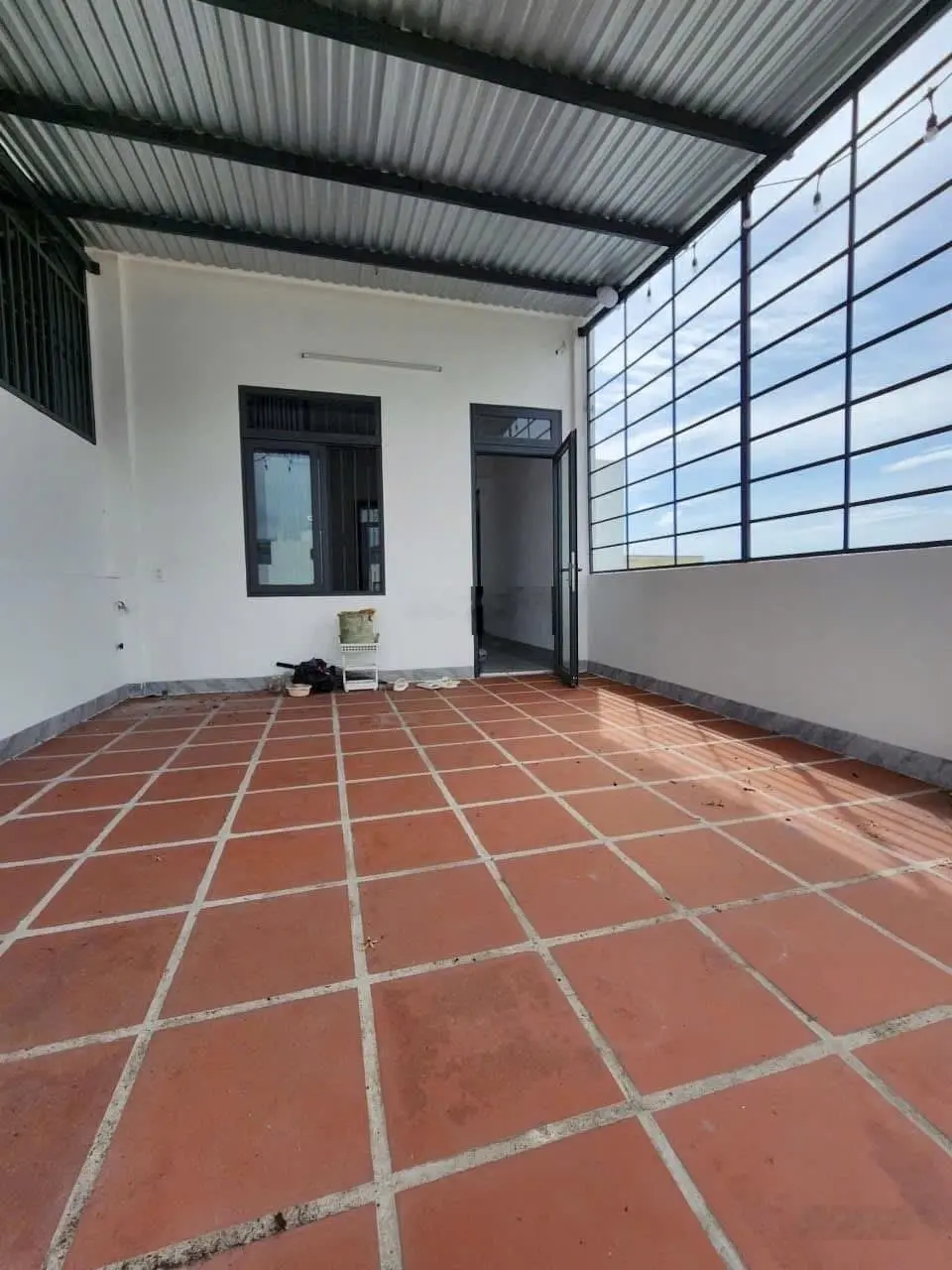 Bán nhà đẹp , sẵn hợp đồng cho thuê mặt tiền Thích Quảng Đức , có sẵn sổ đỏ , giá tốt . 0905211133