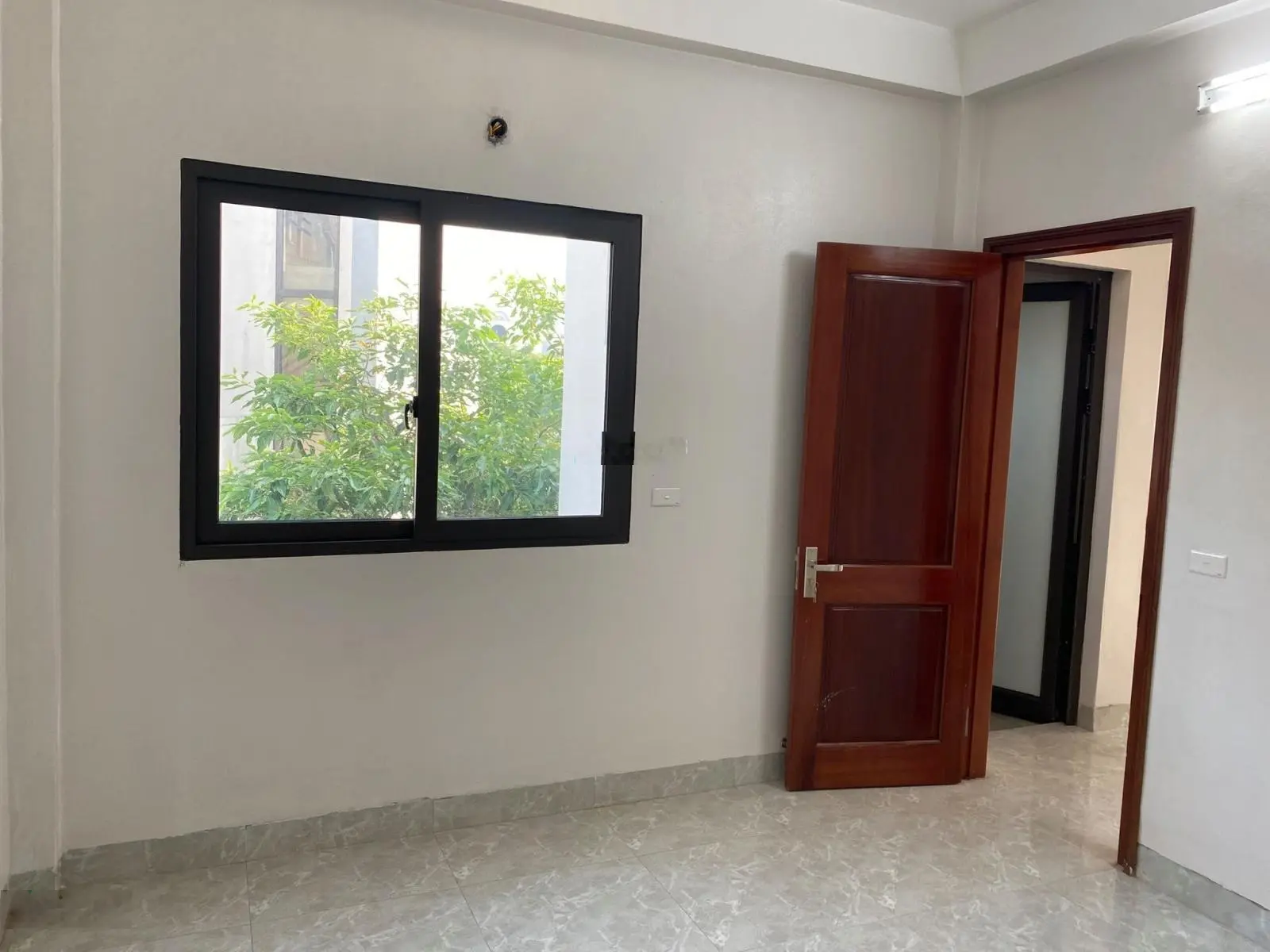 Bán nhà 3 tầng xây mới 40/563 đường Điện Biên cạnh khu Bãi Viên - TP Nam Định (đường ô tô vào nhà)