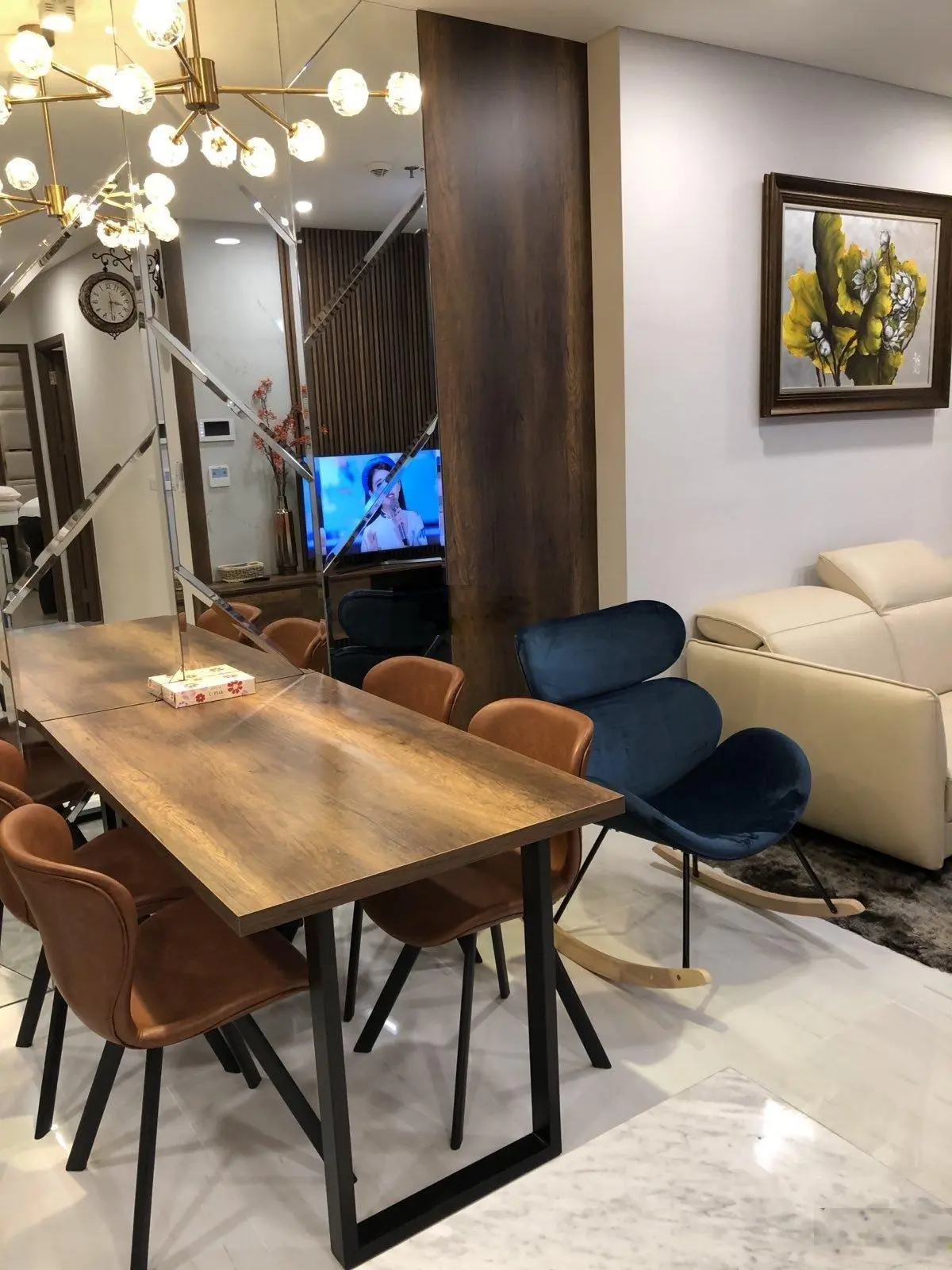 Chính chủ cần tiền cần bán gấp căn penthouse Remax Quận 6 210m2 4PN, 4WC bán 6.9 tỷ0775 180 *** Hằng