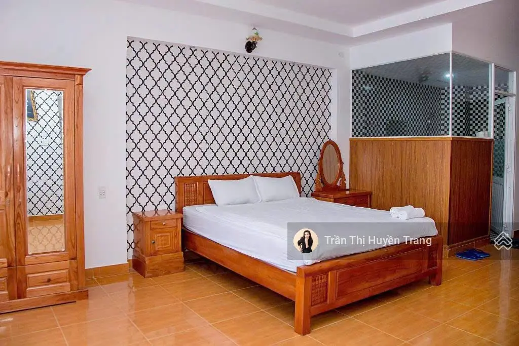 Bán nhà phân lô vip Lạc Long Quân, 90m2 6 tầng mặt tiền 6m, ô tô đỗ chục chiếc trước cửa 25 tỷ