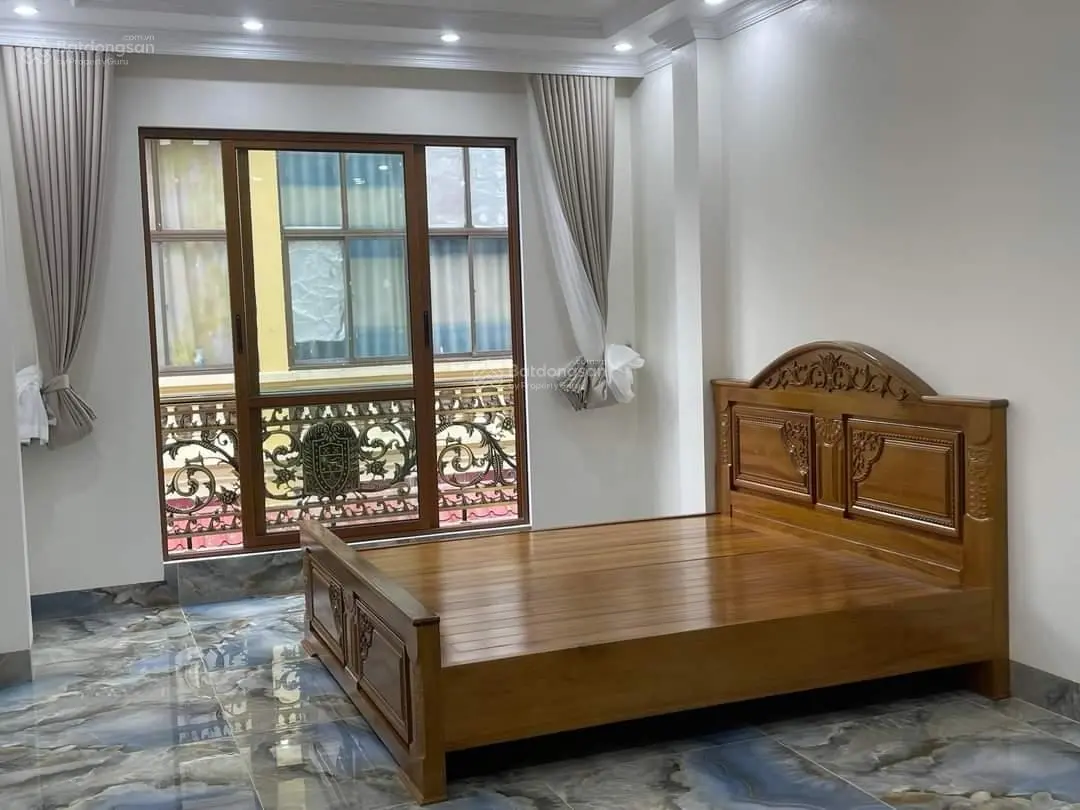 Nhà phố Trần Duy Hưng 18.5 tỷ 40m2 6 tầng thang máy. MT 3.7 mét. Nội thất đẹp, ô tô tránh
