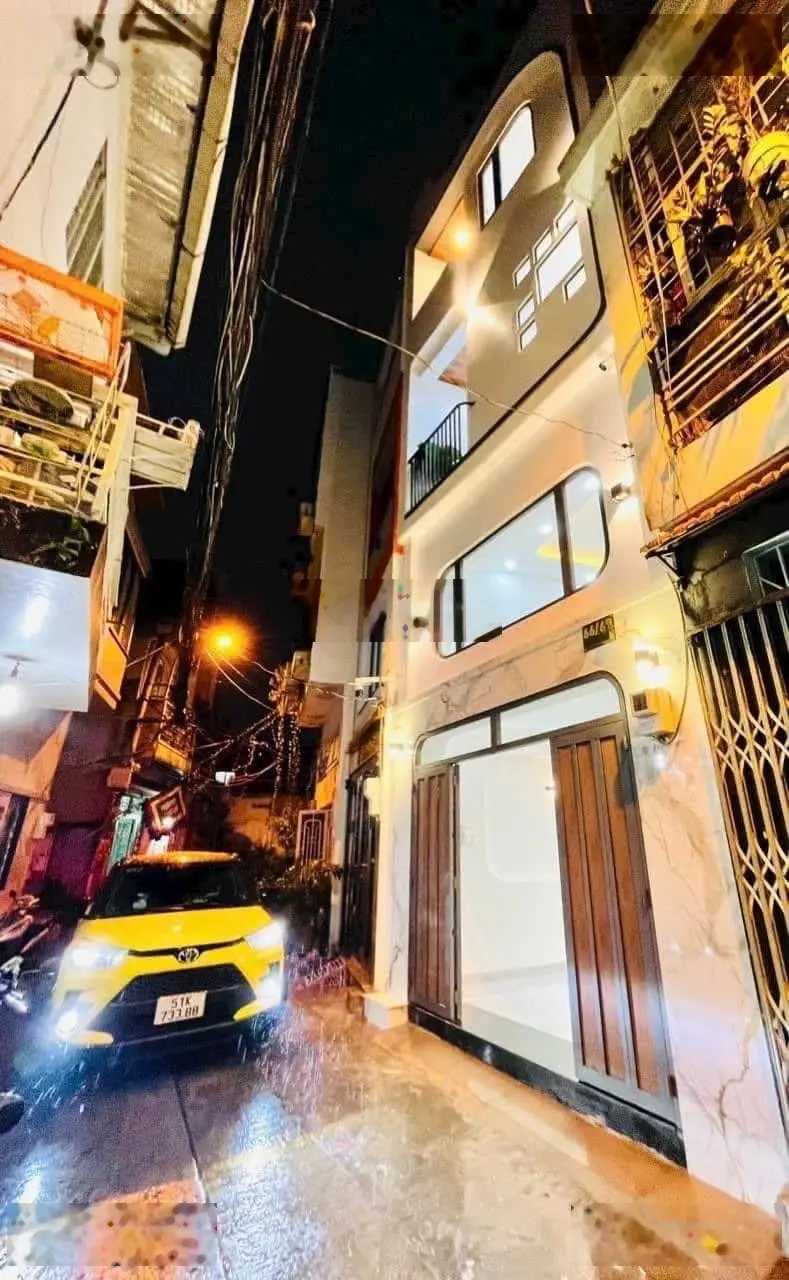 Bán căn gần chợ Hồ Thị Kỷ, 106m2. Bán 3tỷ100. Trần Bình Trọng, P1, Q10 4 tầng + 1 lửng hẻm oto 5m.