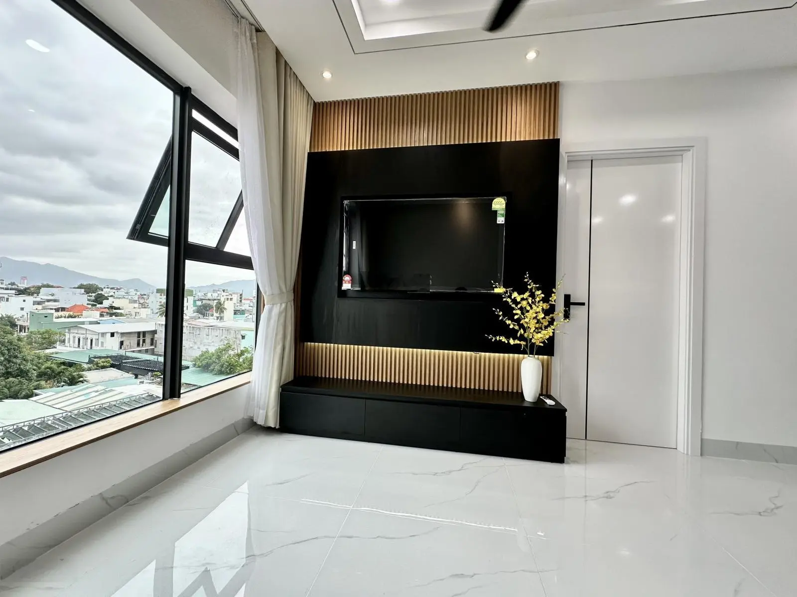 Bán căn hộ 3 phòng ngủ 89m2 tại Mường Thanh Viễn Triều toà OC3 - đang cho thuê 18 triệu/tháng