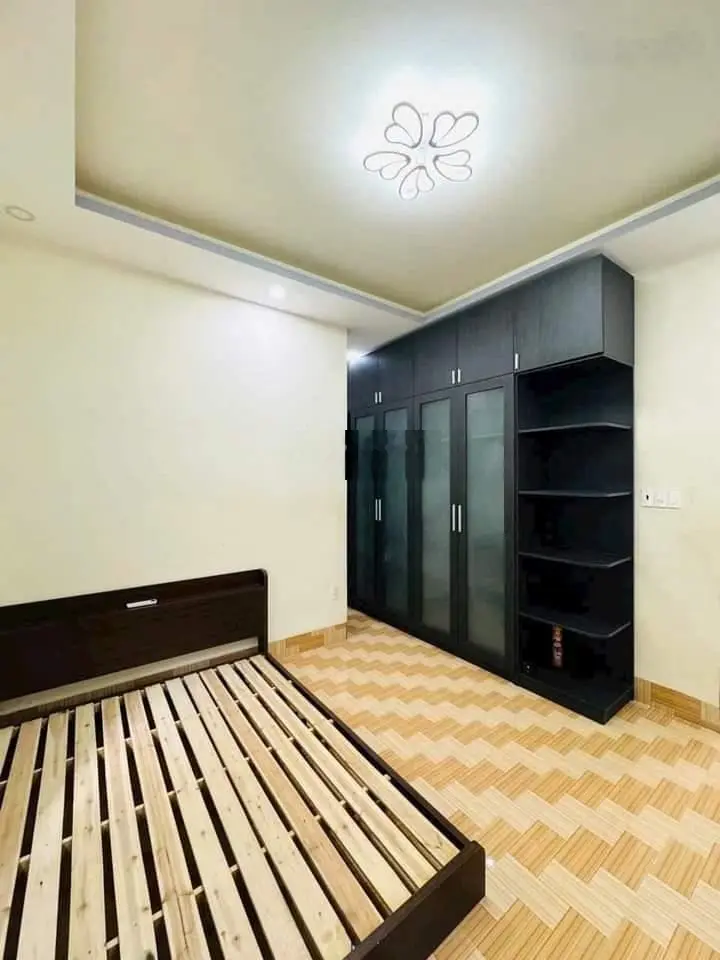 Bán căn nhà ngay thị trấn Tân Túc, Bình Chánh, DT 95m2, giá 1ty380 sổ sẵn