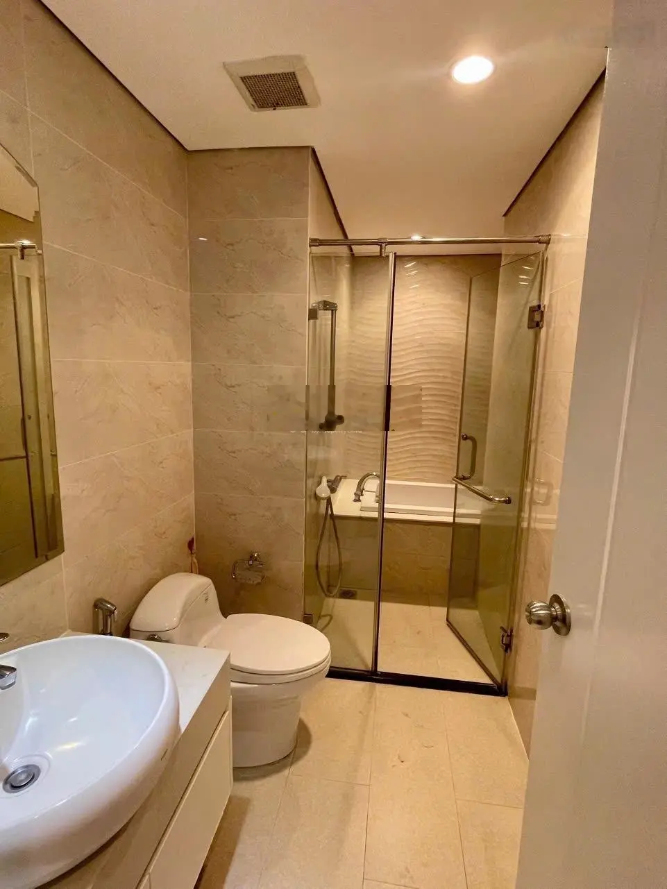Gia đình cần bán căn 120m2 góc Đông Bắc Park Hill Times City - LH 0908 833 ***