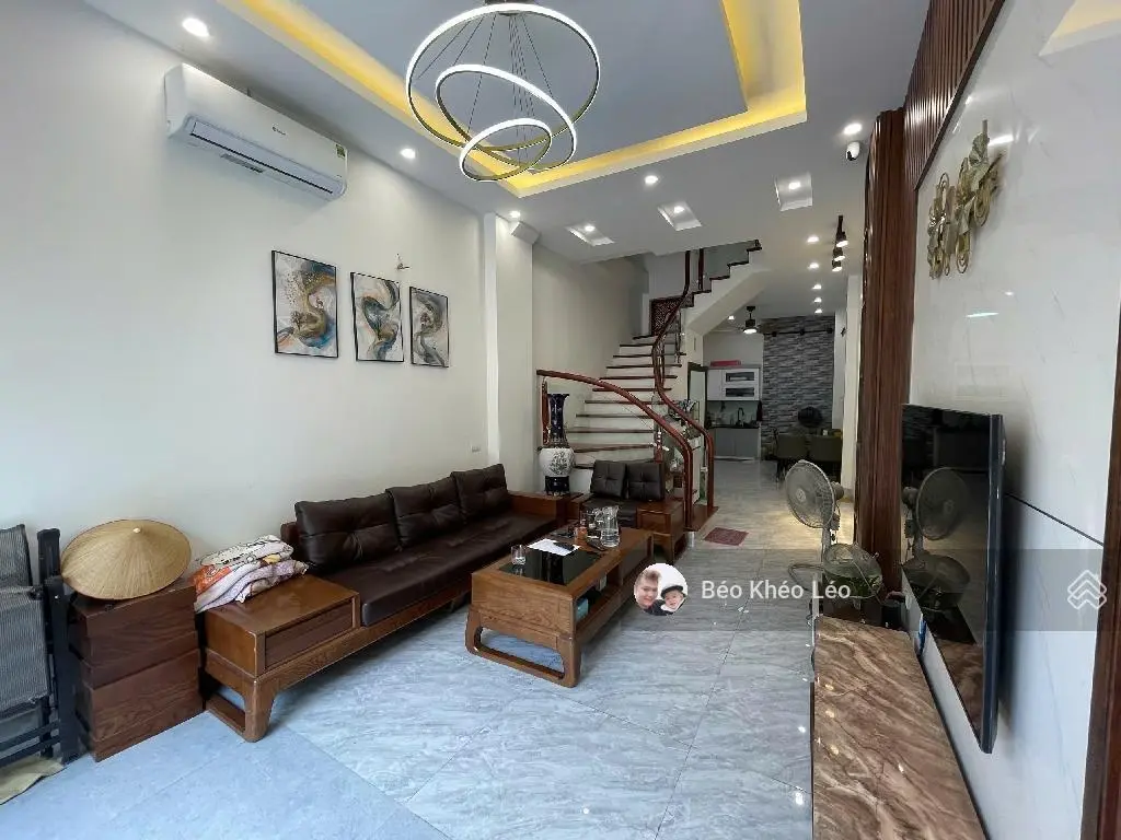 Bán nhà dân xây Ngọc Lâm, 48m2 5 tầng Mt 4m ngõ thông , ô tô qua nhà. 10 tỷ 686 tr. LH 0843125777
