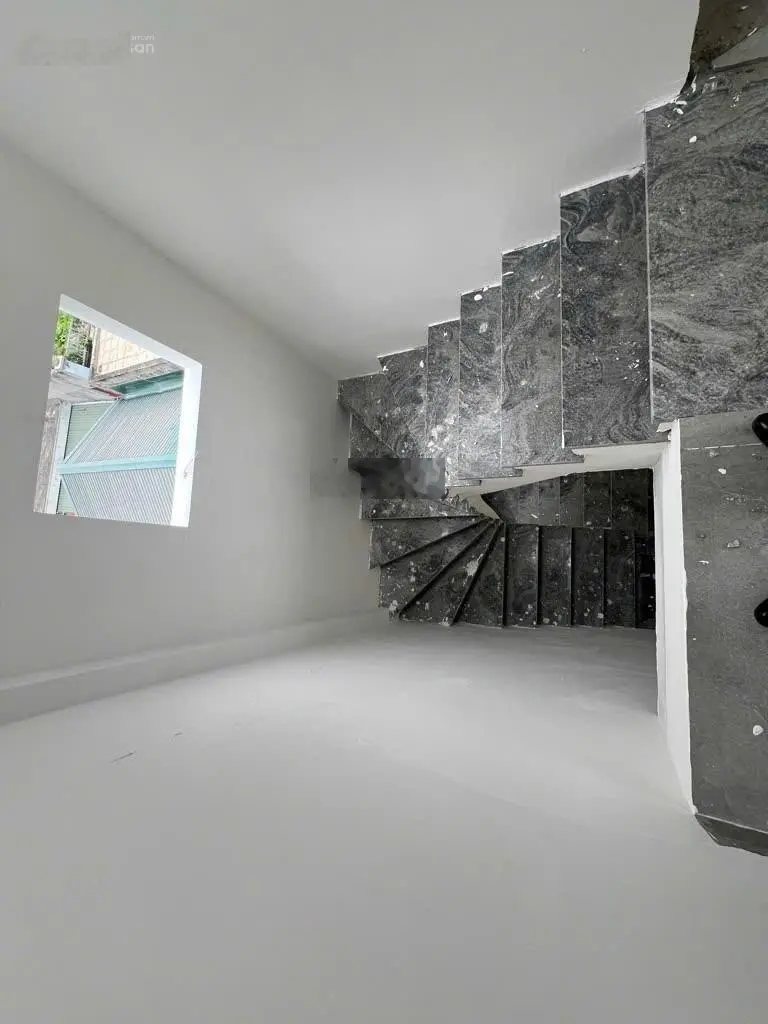 7 Tầng thang máy hệ thống điều hoà âm trần gara ô tô gần phố Nguyễn Văn Cừ - sau lưng bệnh viện