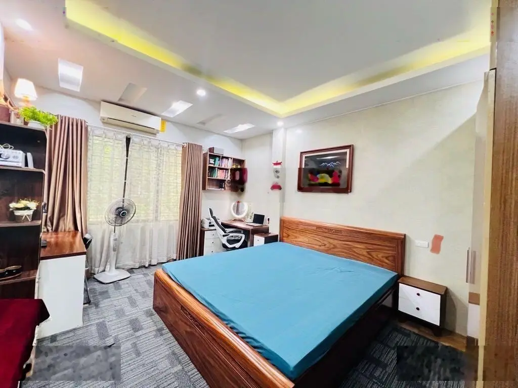 Ngô Gia Tự 55 m2 4 tầng 6,2 tỷ - nhà đẹp - ô tô đỗ gần ngày đêm - ngay big c long biên - tiện ích