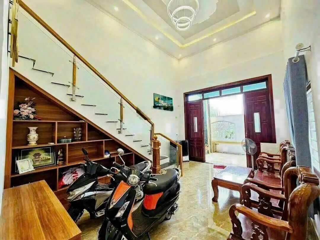 4 tỷ chê đắt giảm luôn còn 3ty750 nhà gác lửng 3phòng ngủ sân ô tô