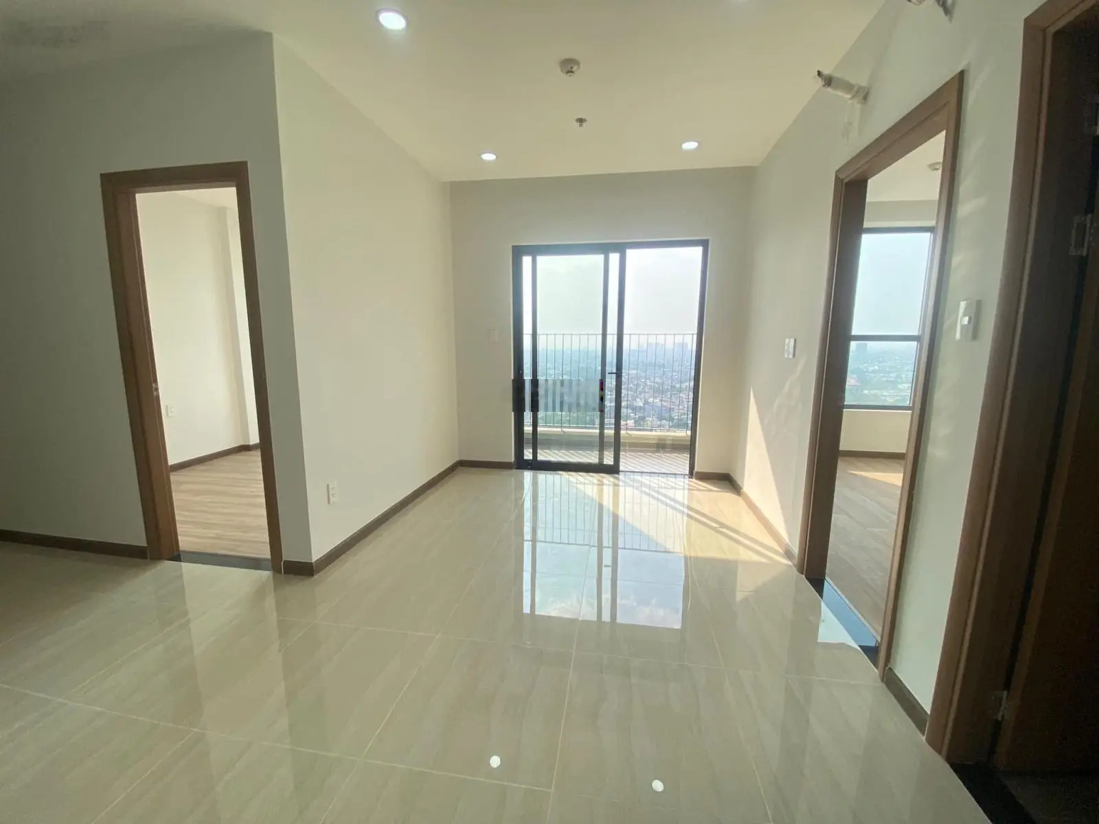 Cần bán gấp căn góc - 2pn2wc Bcons Plaza. Giá siêu tốt chỉ 1ty750 trọn sổ. 2pn đều có ánh sáng