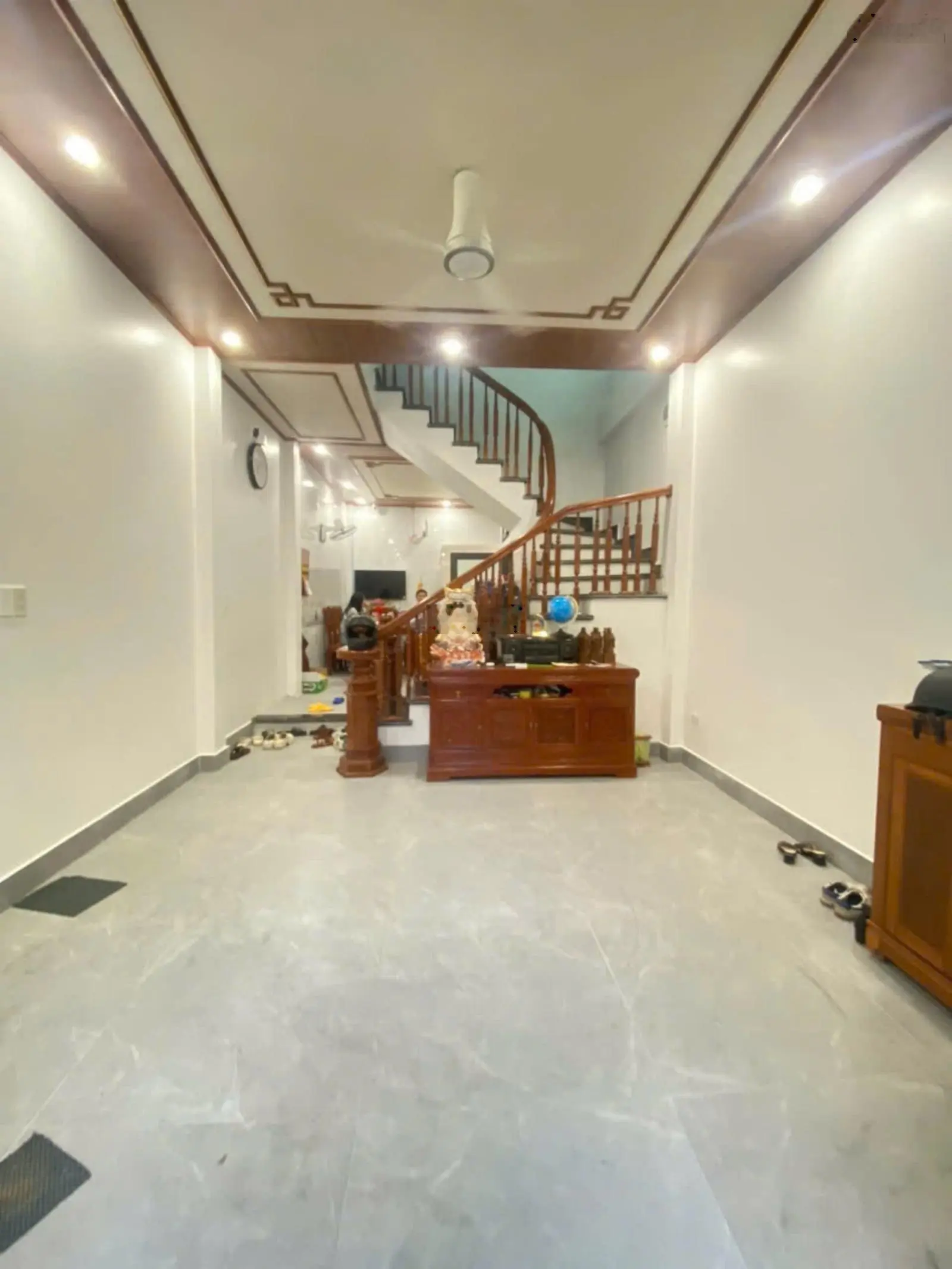 Bán gấp nhà TĐC Sao Sáng giá tốt DT 40m2 - MT 4m - Hướng Đông - 5 tầng - 4 ngủ - 4,35 tỷ