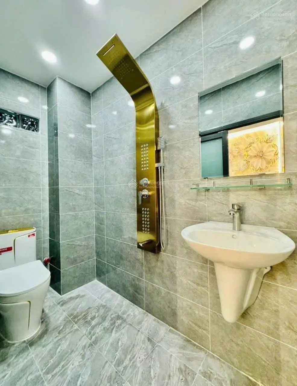 Bán nhà đường Nguyễn Du, P. Bến Thành, Quận 1. 73,84m2, hẻm lớn