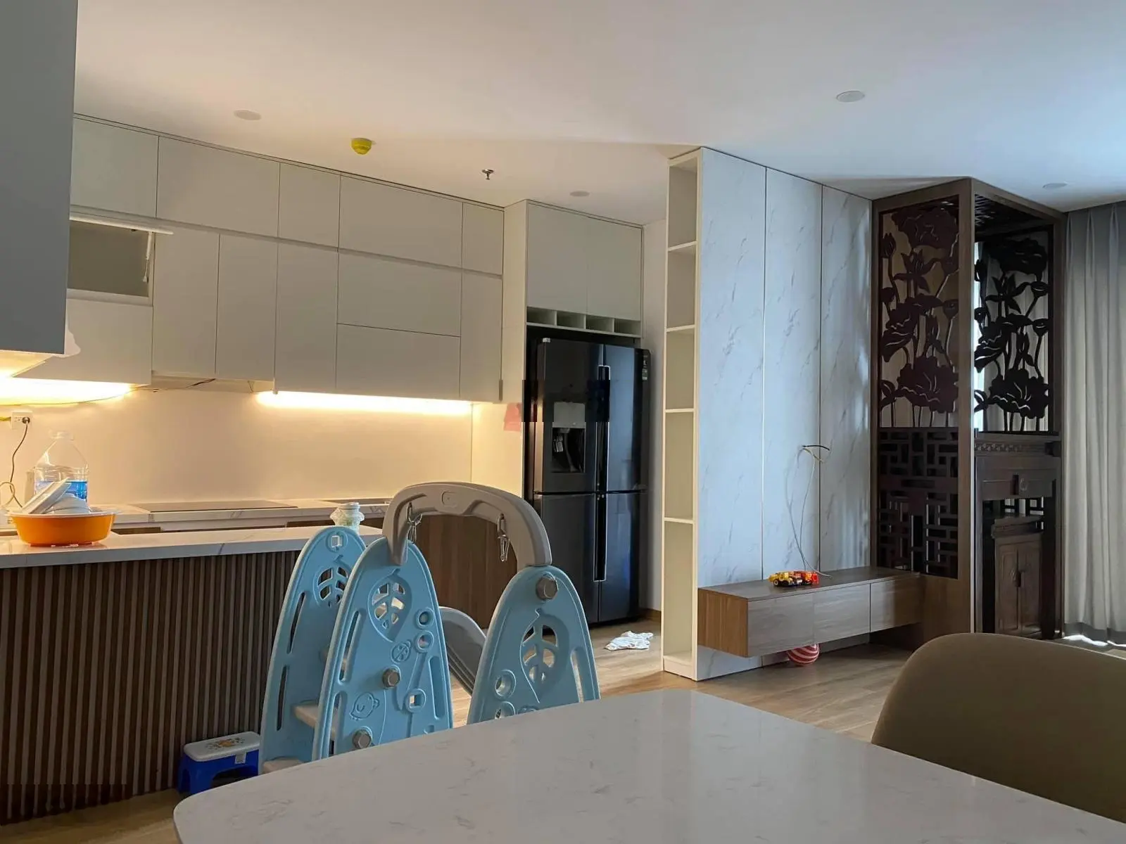 Chuyển nhà cần bán gấp căn hộ 2 phòng ngủ đầy đủ nội thất cả đồ điện tử, ban công ĐB mát thoáng