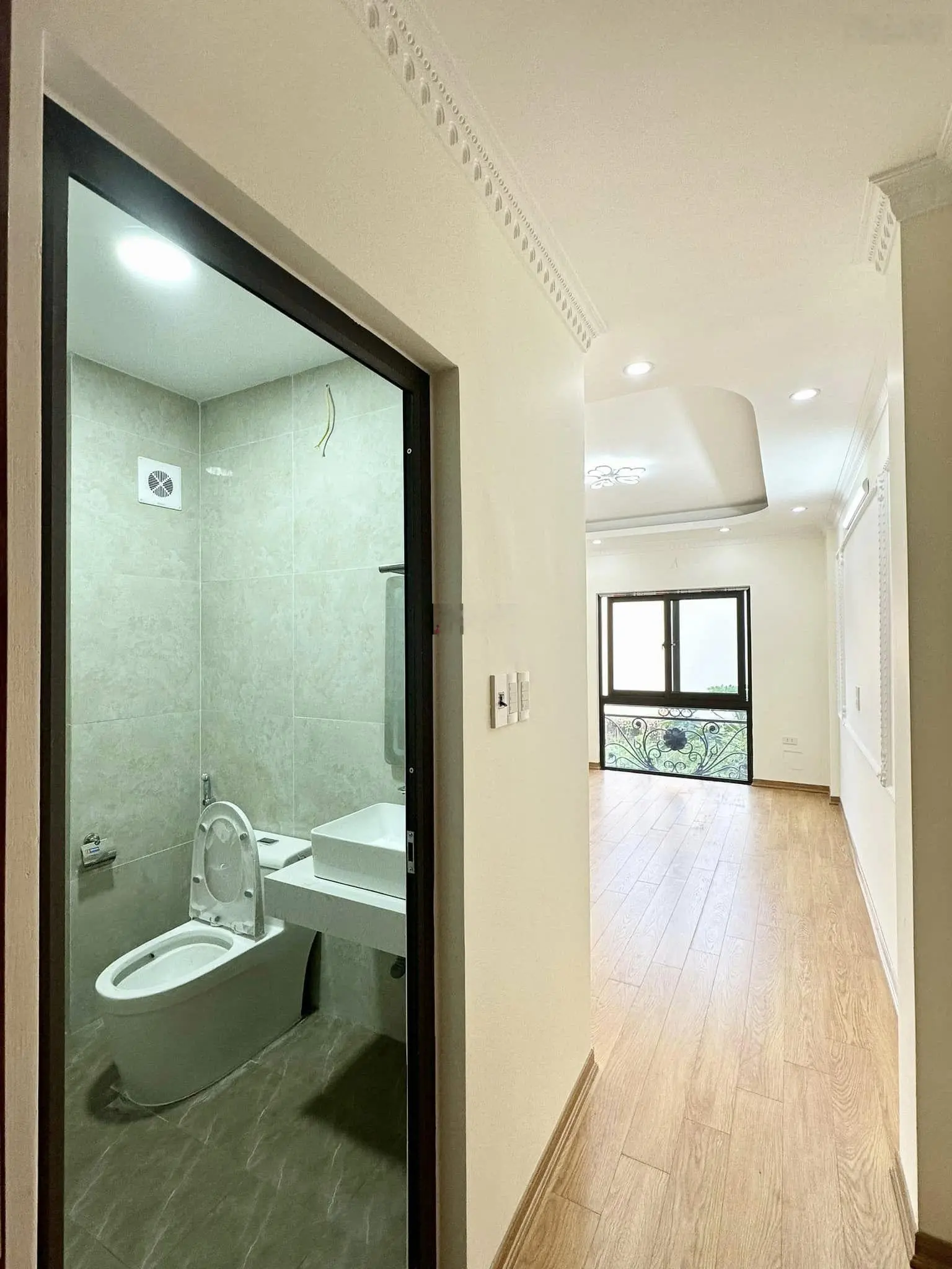 GẤP!! Chỉ bán trong tuần -Chủ nhà cần thu hồi vốn gấp-chấp nhận bán lỗ nhà 4 Tầng giá chỉ 2.4T