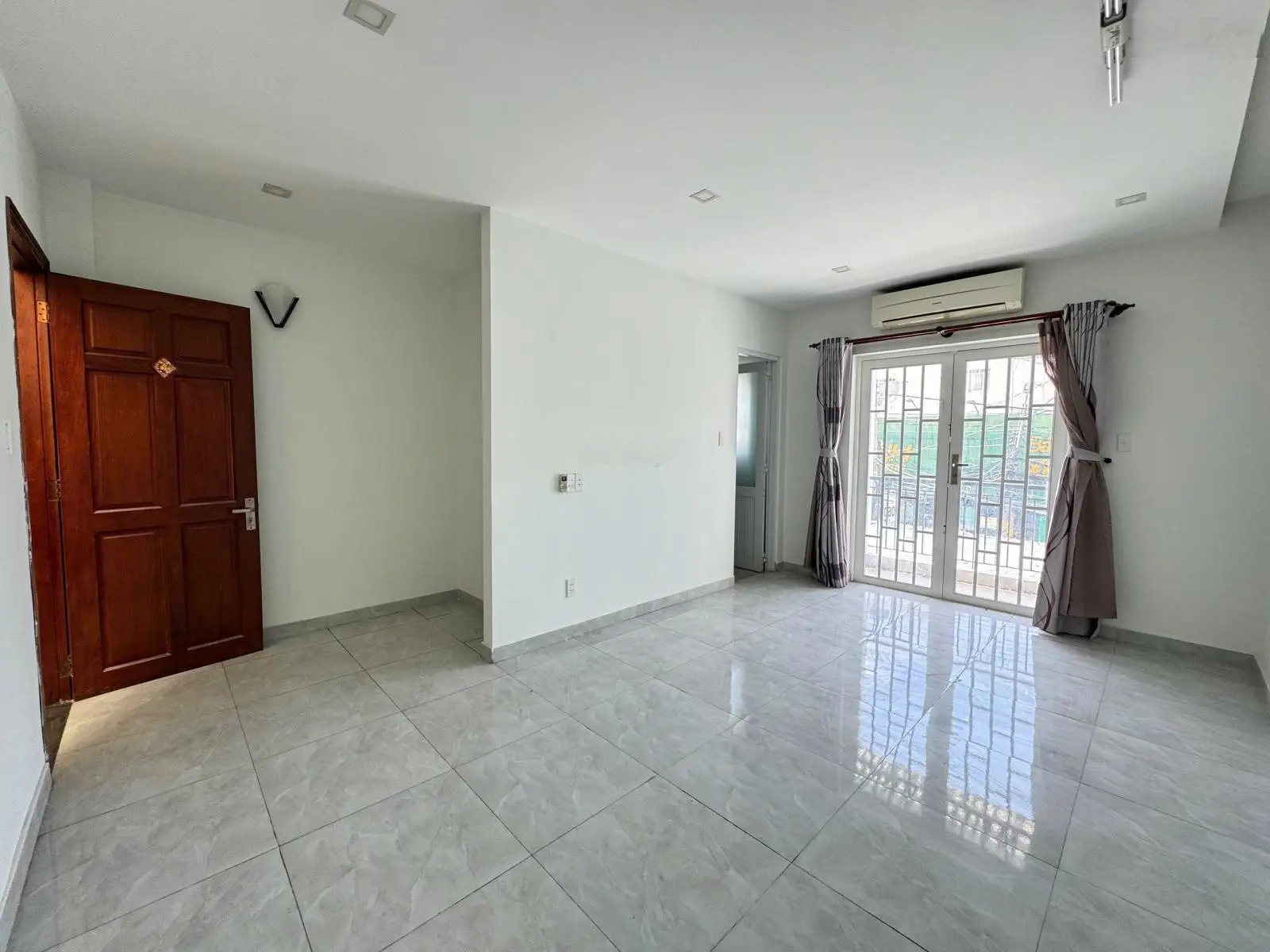 Siêu phẩm! Bán nhà mặt tiền kinh doanh ngay chợ 3 lầu 5x20 công nhận 96m2 giá chỉ 27tỷ5