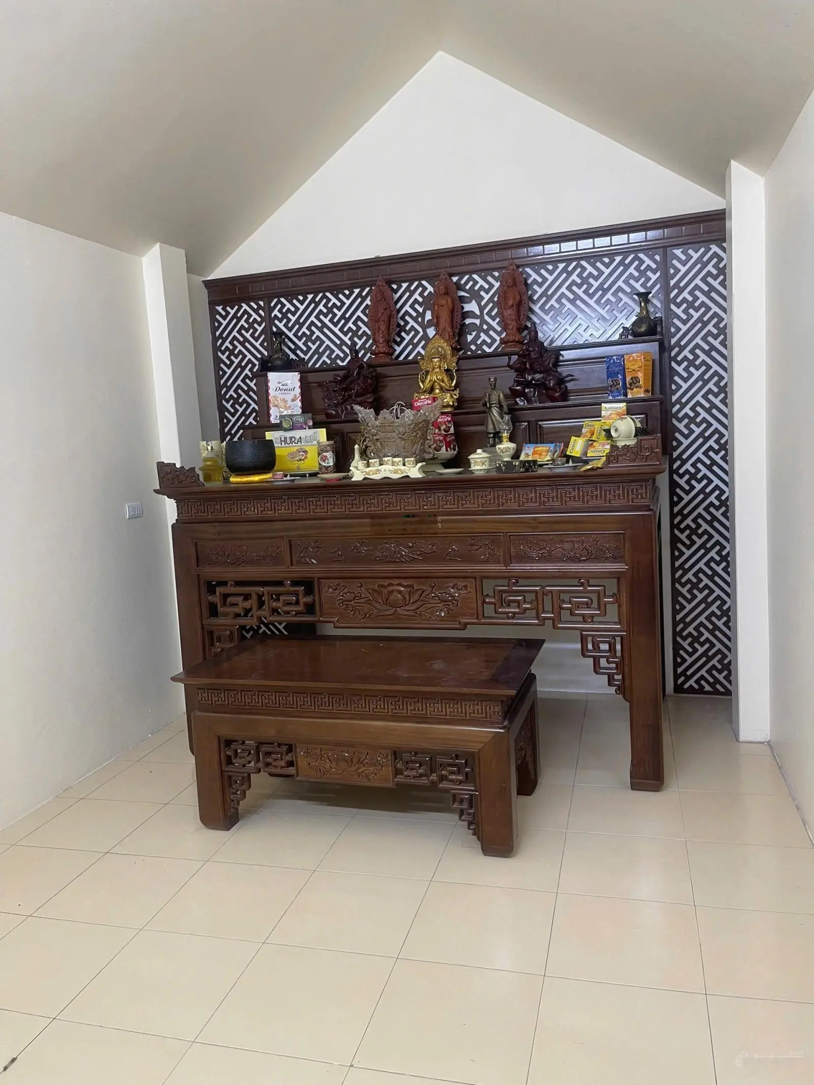 Bán gấp nhà Phố Trích Sài-Cách 5m ra mặt Phố.Dt:35m2,4 T,full nội thất.Giá:15,5 tỷ có TL.Siêu hiếm
