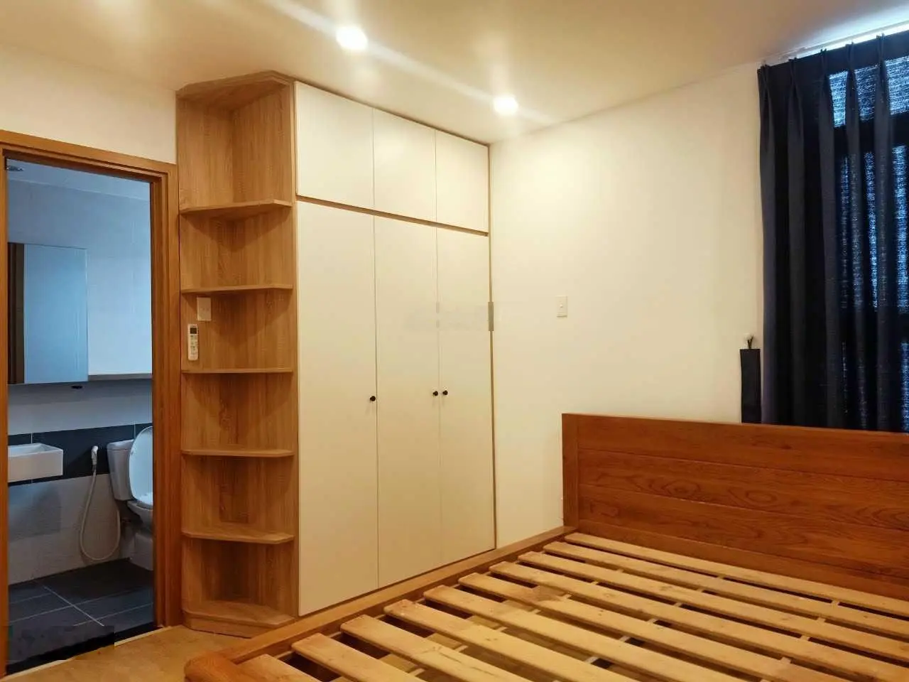 Bán gấp căn 2PN Him Lam Phú Đông chỉ 2.49 tỷ, view Đông Nam, giao nhà ngay. Call: 0948 395 ***