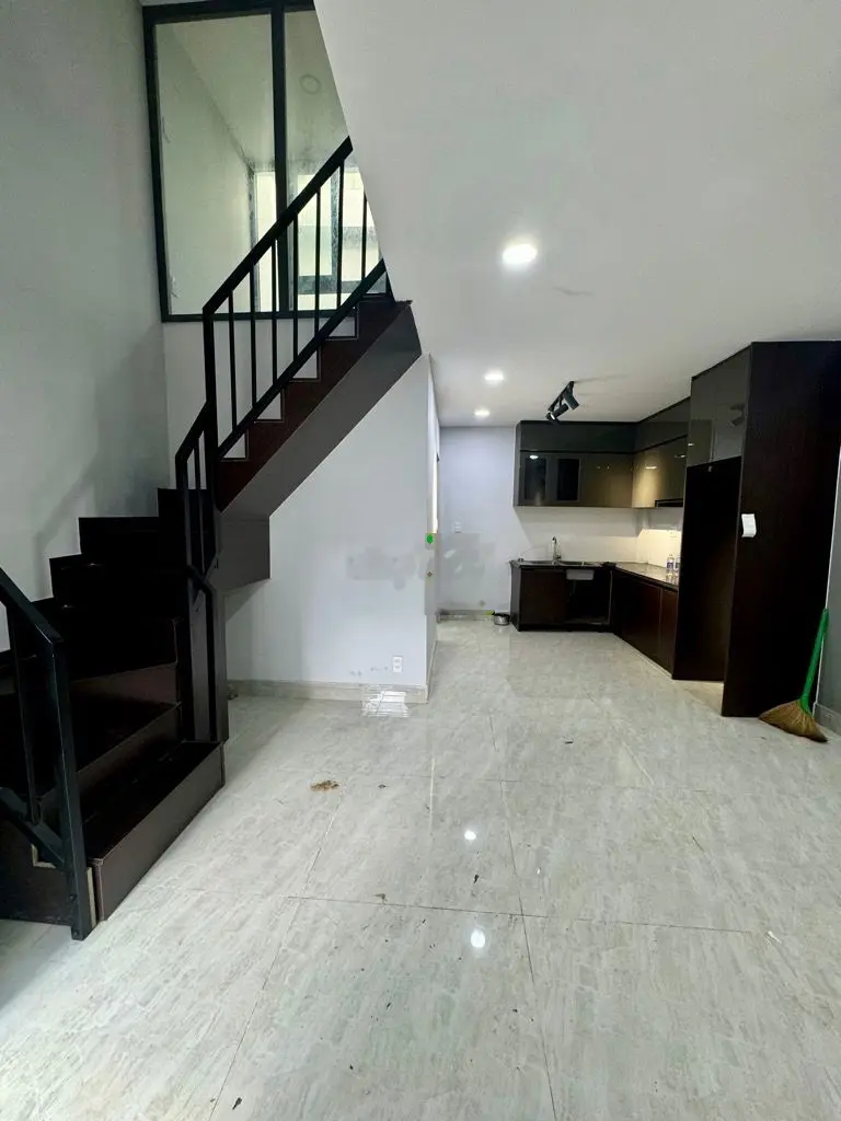 Bán nhà ngay Ngã Tư Bình Triệu, 50m2, chỉ 4 tỷ, nhà mới vào ở ngay