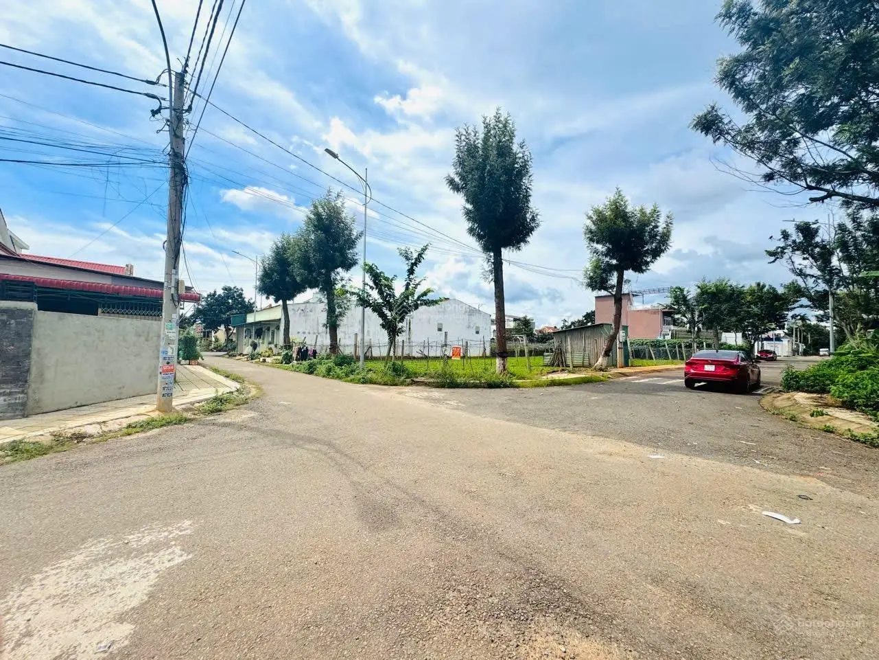 Căn nhà 2 mặt tiền 4 PN KDC Lô 90