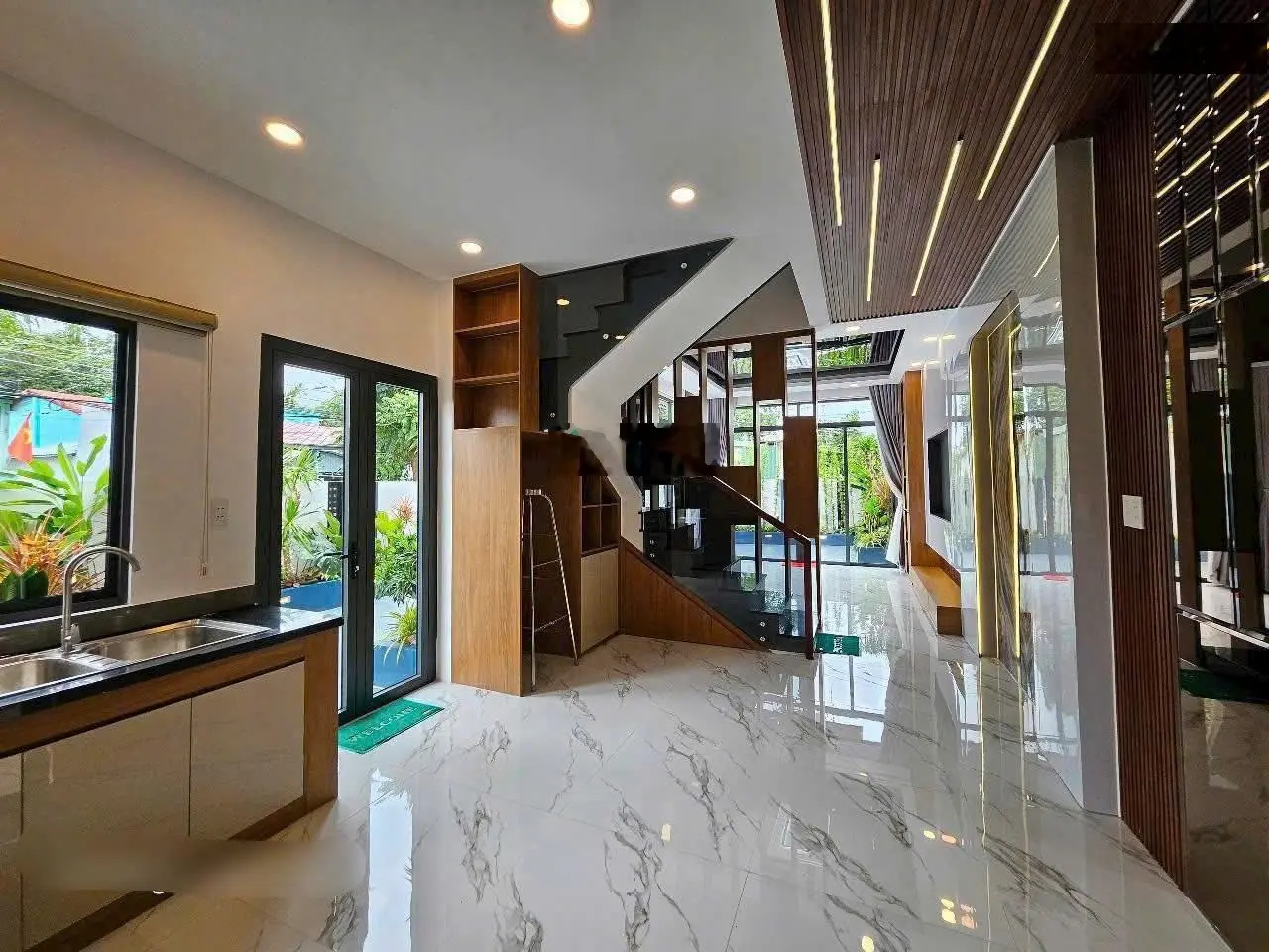 Bán Nhà Góc Biệt Thự Mini mới Xây Xong- 8m x 19m Full thổ Cư -kẹt Việc Bán lỗ 4ty9 - Cách Chợ 1,5km
